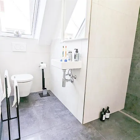 Alfa Einzelzimmer Teekueche Porsche Bosch L Gemeinschaftsbad Wifi Smarttv L Single With Kitchenette And Shared Bathroom Bs21a10 *