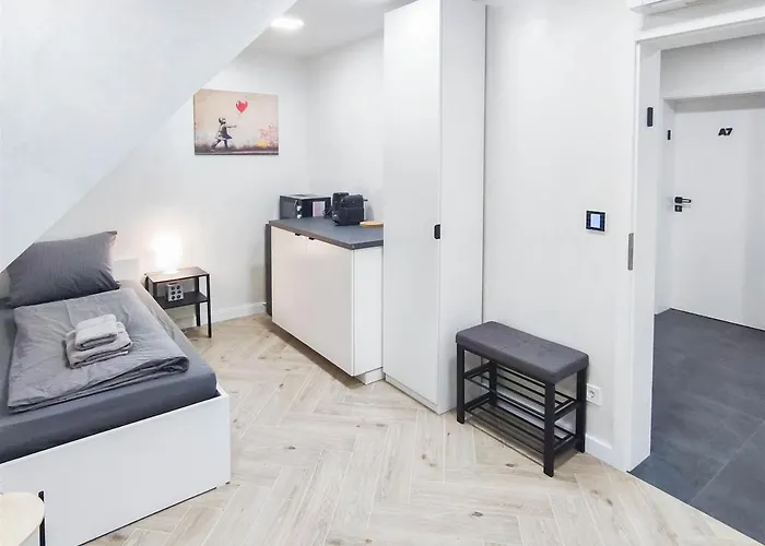 Alfa Einzelzimmer Teekueche Porsche Bosch L Gemeinschaftsbad Wifi Smarttv L Single With Kitchenette And Shared Bathroom Bs21a10 * Stuttgart