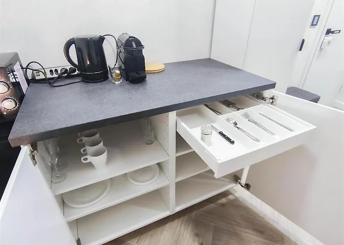 Alfa Einzelzimmer Teekueche Porsche Bosch L Gemeinschaftsbad Wifi Smarttv L Single With Kitchenette And Shared Bathroom Bs21a10 Stuttgart