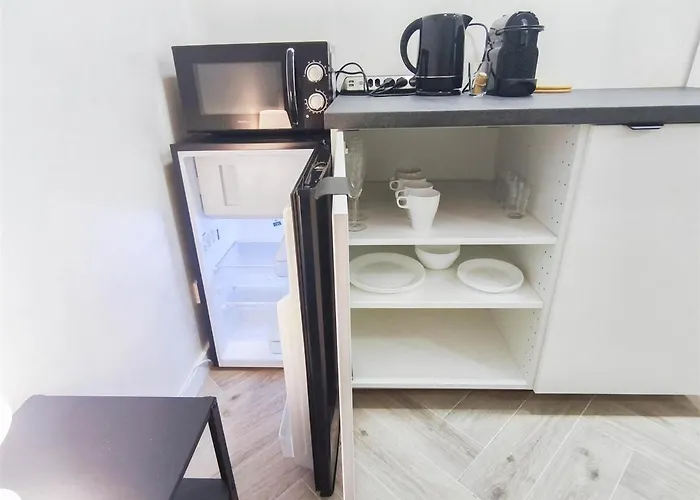 Alfa Einzelzimmer Teekueche Porsche Bosch L Gemeinschaftsbad Wifi Smarttv L Single With Kitchenette And Shared Bathroom Bs21a10 Daire *