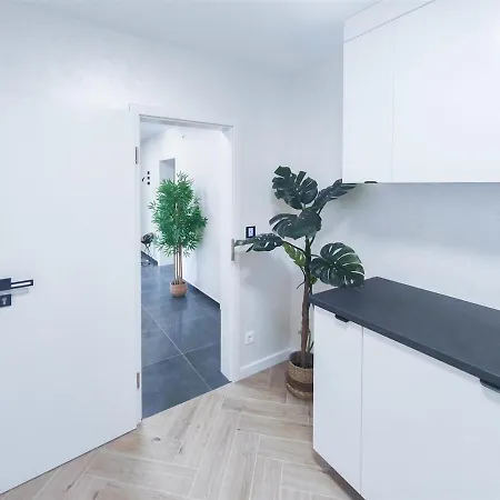 Alfa Einzelzimmer Teeküche Porsche Bosch L Gemeinschaftsbad Wifi Smarttv L Single With Kitchenette&shared Bathroom Bs21a10 *