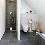 Apartment Alfa Einzelzimmer Teeküche Porsche Bosch L Gemeinschaftsbad Wifi Smarttv L Single With Kitchenette&shared Bathroom Bs21a10 *