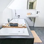 Alfa Einzelzimmer Teeküche Porsche Bosch L Gemeinschaftsbad Wifi Smarttv L Single With Kitchenette&shared Bathroom Bs21a10 * Stuttgart