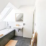 Alfa Einzelzimmer Teeküche Porsche Bosch L Gemeinschaftsbad Wifi Smarttv L Single With Kitchenette&shared Bathroom Bs21a10 Apartment