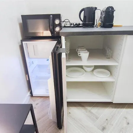 Alfa Einzelzimmer Teeküche Porsche Bosch L Gemeinschaftsbad Wifi Smarttv L Single With Kitchenette&shared Bathroom Bs21a10 Apartment *