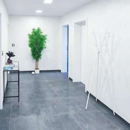 Apartament Alfa Einzelzimmer Teekueche Porsche Bosch L Gemeinschaftsbad Wifi Smarttv L Single With Kitchenette And Shared Bathroom Bs21a10 Stuttgart