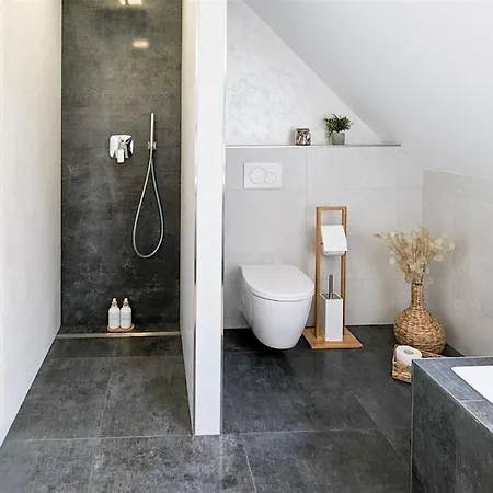Apartament Alfa Einzelzimmer Teekueche Porsche Bosch L Gemeinschaftsbad Wifi Smarttv L Single With Kitchenette And Shared Bathroom Bs21a10 *